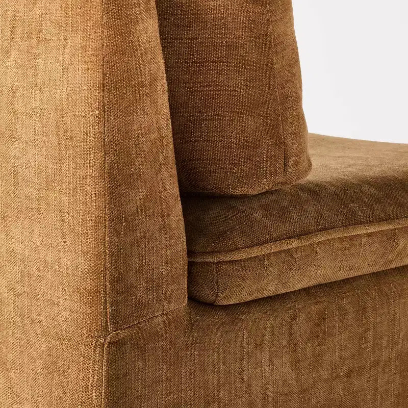 Sedia bassa con seduta a sella, color cammello - Threshold™ disegnata con Studio McGee