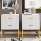 Comodino moderno scanalato – Bianco, 2 cassetti, ferramenta in ottone satinato