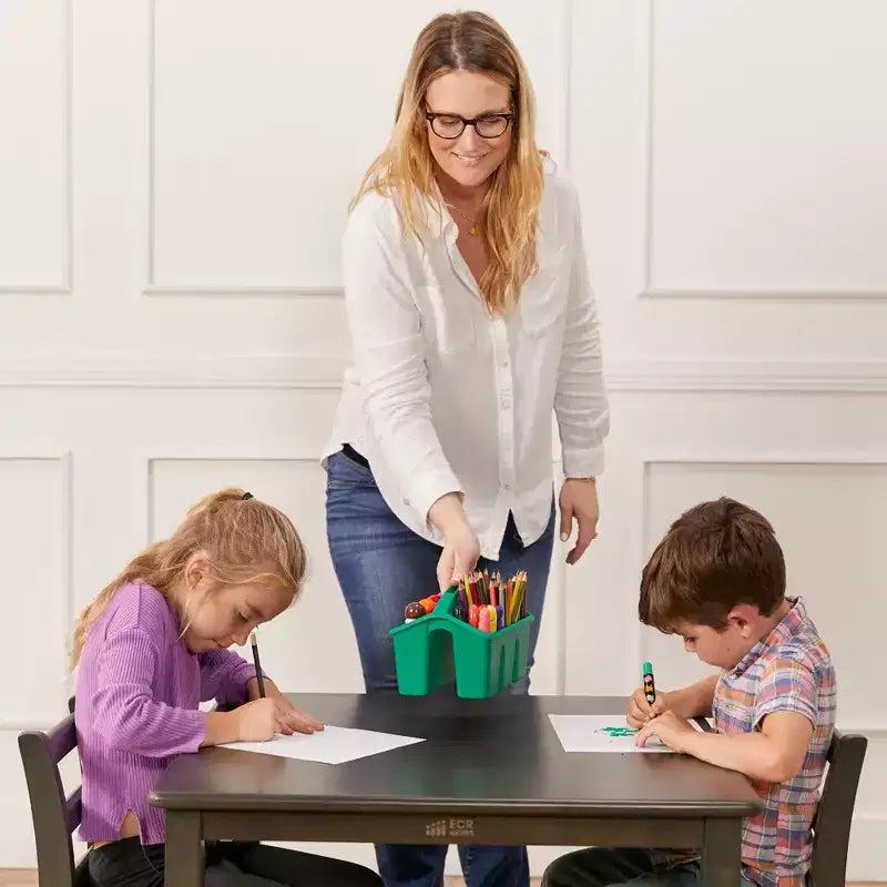 Tavolo per attività per bambini quadrato in legno massello 30" x 30" – Gambe da 22"