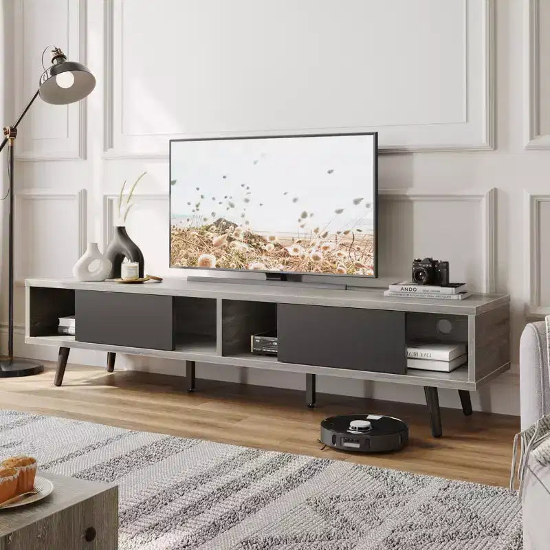 Mobile TV Bestier da 70 pollici, stile moderno di metà secolo, per TV da 65/70/75 pollici, mobile TV basso con ante scorrevoli per soggiorno