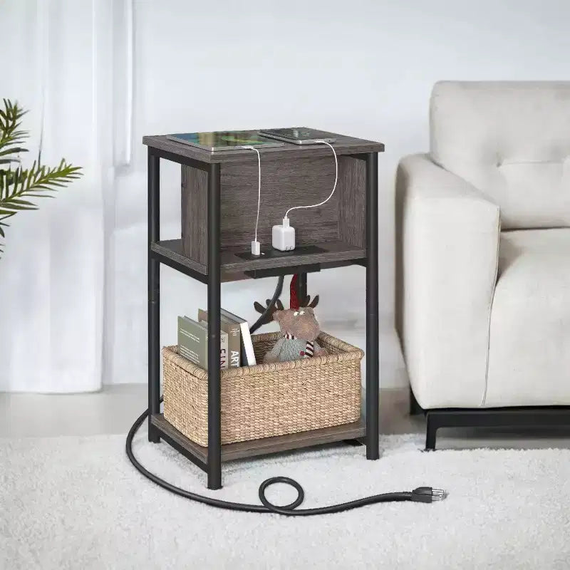Tavolino con stazione di ricarica integrata, comodino a 3 ripiani con porte USB e prese di corrente, tavolino per soggiorno