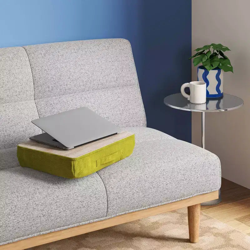 Tavolino da letto in velluto a coste – Piano effetto legno, maniglia per il trasporto, colore crema o verde
